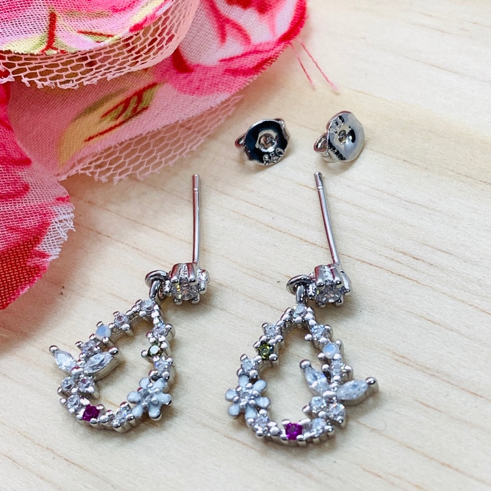 🌟 Sterling Silver 925 CZ Stud Earrings - Picture 5 of 6